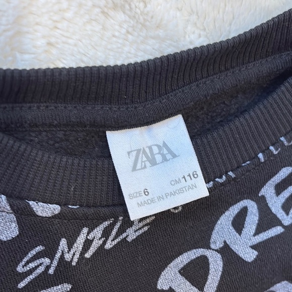 Zara girls Black Graphic graphic Sweater in black and grey size youth 6 and 9 - Picture 2 of 8